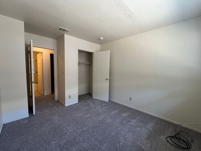 Building Photo - 2358004/85