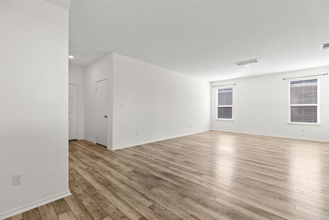Building Photo - 917 Duskywing Wy