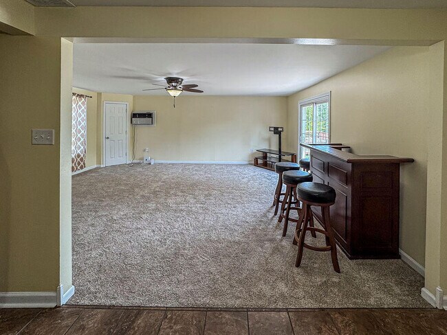 Building Photo - 3507 Susan Lewis Dr