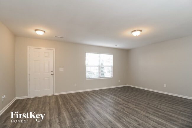 Building Photo - 4725 Tuliptree Dr