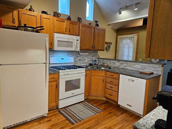 Building Photo - 544 W Wilson St