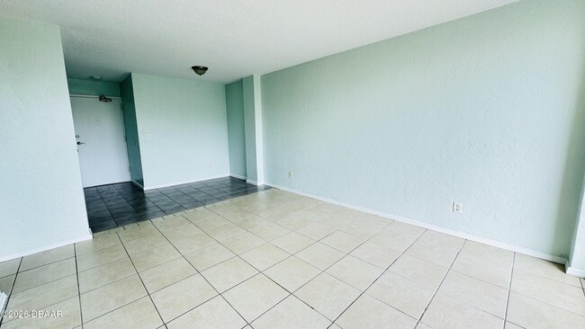 Building Photo - 732 N Halifax Ave