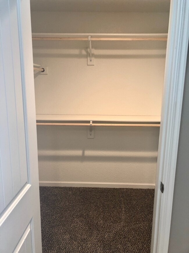 Building Photo - 4 Bed Attached Villa in Blue Springs