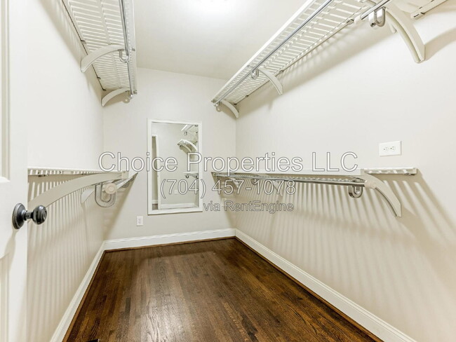 Building Photo - 1174 Robinhood Cir