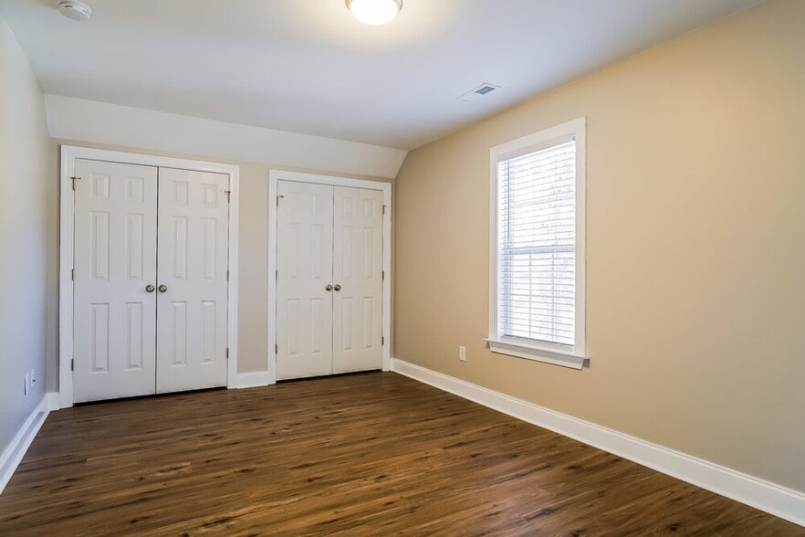 Building Photo - 49 E Trafalgar Ct