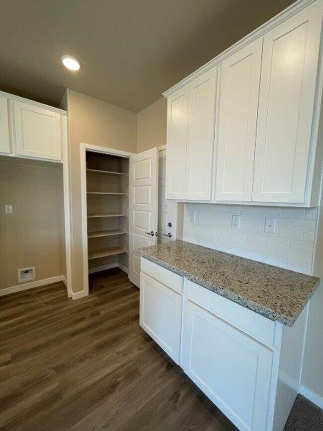 Building Photo - Great Galt 3 Bedroom