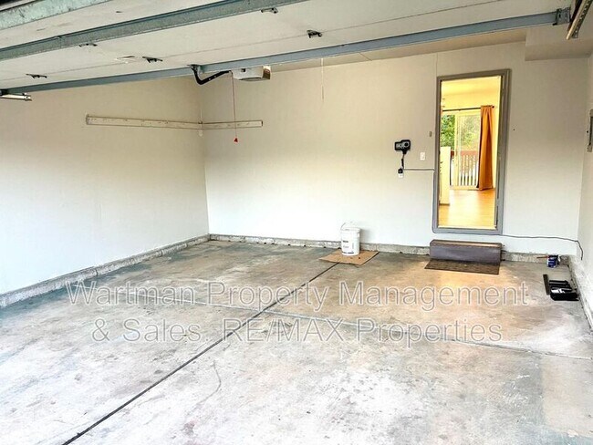 Building Photo - 4570 Witches Hollow Ln