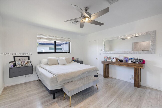 Building Photo - 20375 NE 22nd Pl