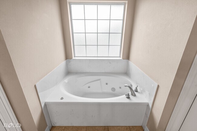 Building Photo - 6012 Whitney Dr