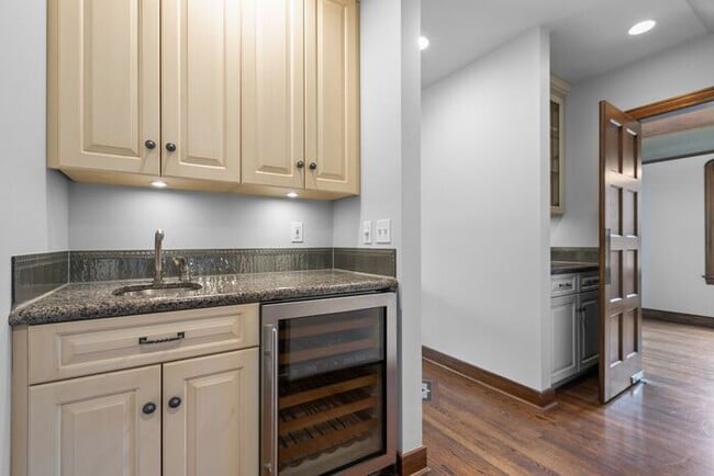 Building Photo - Stunning Air Conditioned 1931 Tudor in Cov...