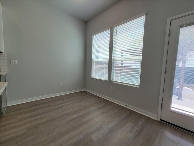 Building Photo - 1301 Showbox St