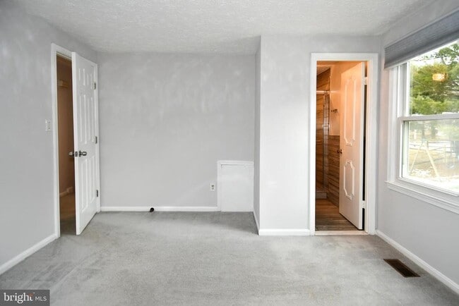 Building Photo - 8844 Mourning Dove Ct