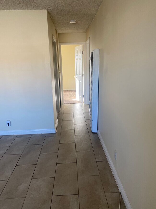 Building Photo - 4401