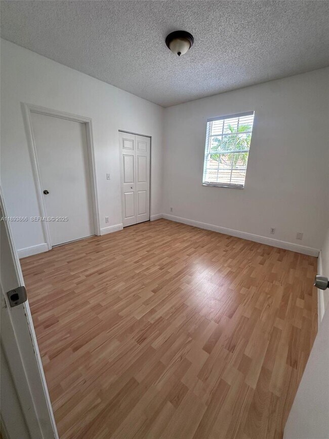 Building Photo - 1350 Sorrento Dr