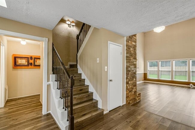 Building Photo - 14919 Parkville Dr