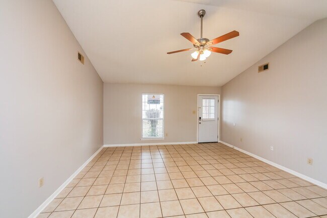 Building Photo - 7110 Redfern Dr