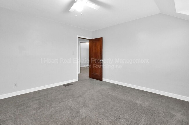 Building Photo - 973 Kelton Ave