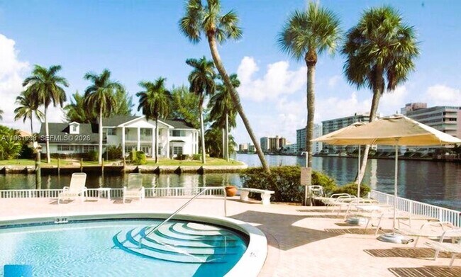 Building Photo - 140 NE 28th Ave