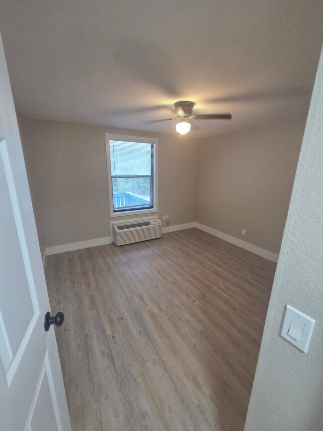 Building Photo - Holly Park Square Apartments