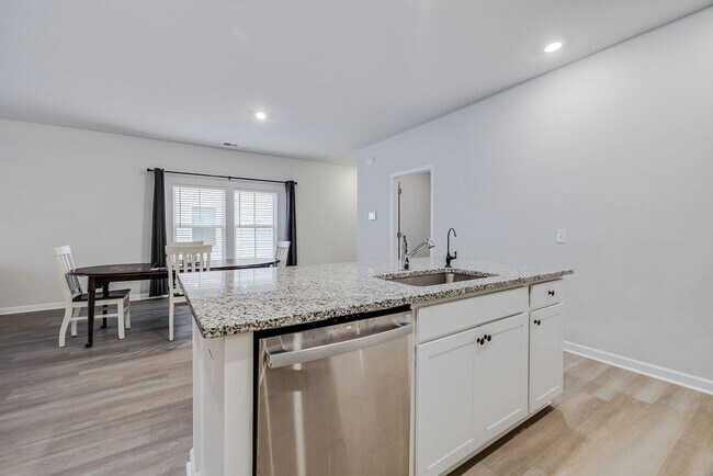 Building Photo - Spacious 4BR Home in Rincon with Fenced Yard & Modern Comforts