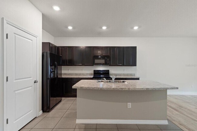 Building Photo - 424 Newmont Cir