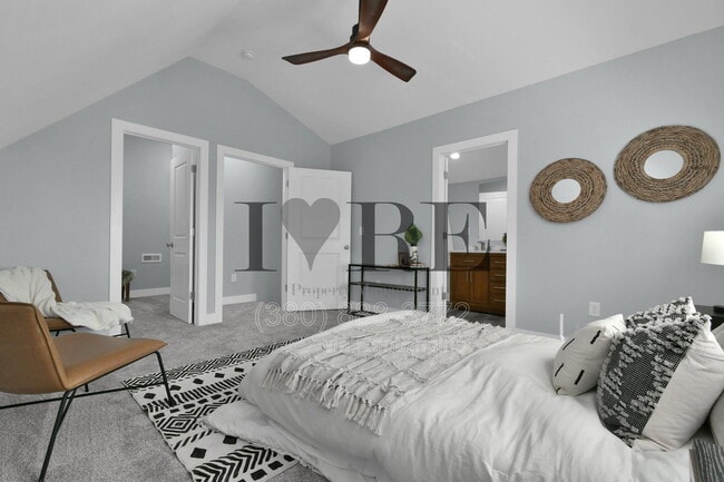 Building Photo - 429 E Mithoff St