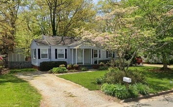 Building Photo - 2727 Stratford Dr