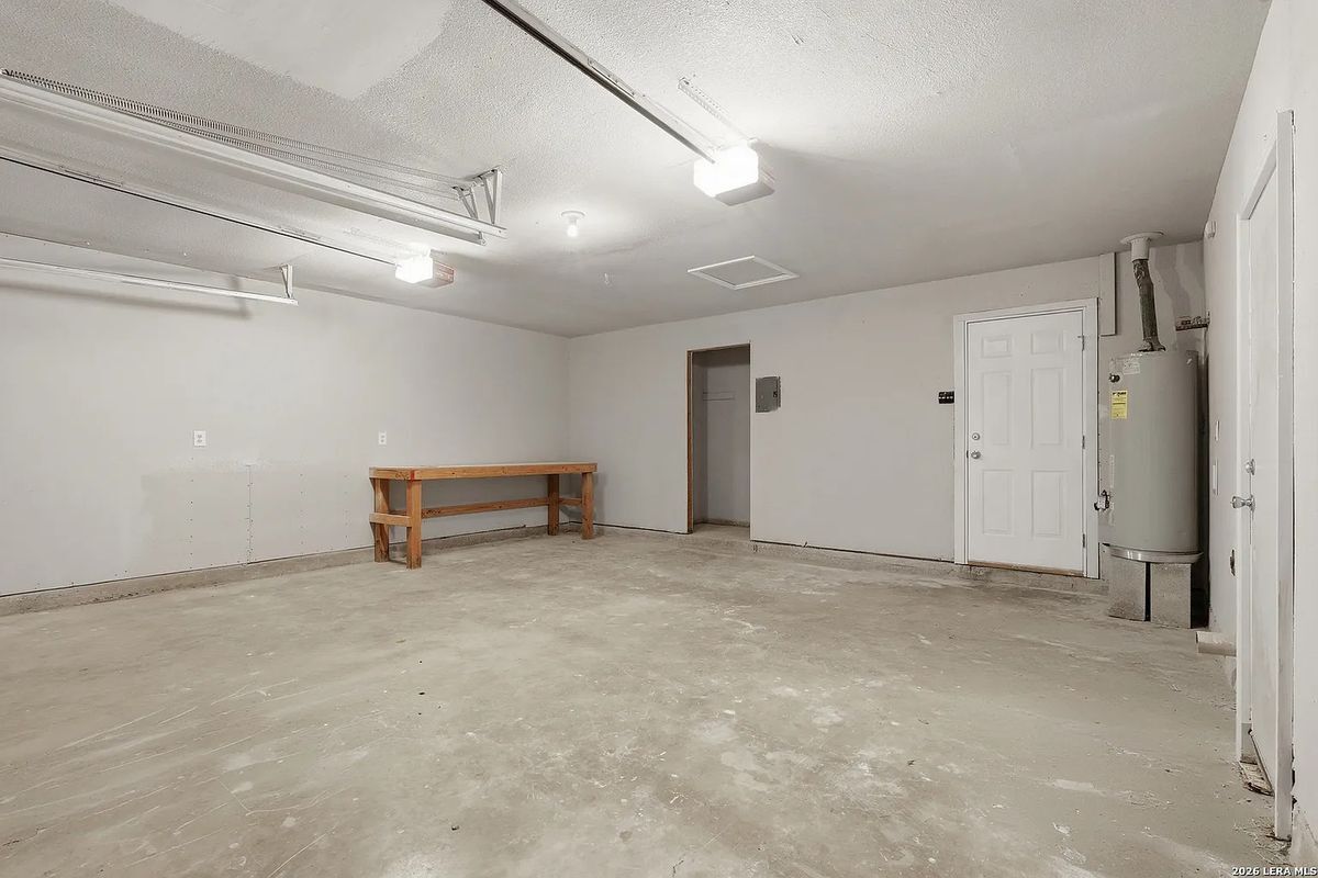 Building Photo - 5122 Binz Engleman Rd