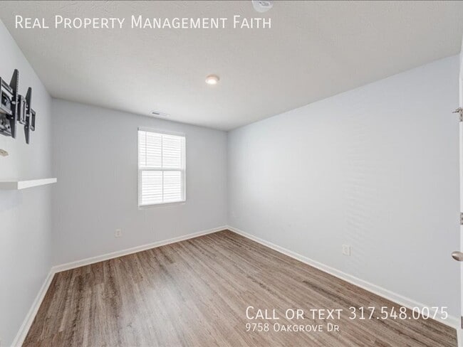 Building Photo - 9758 Oak Grove Dr