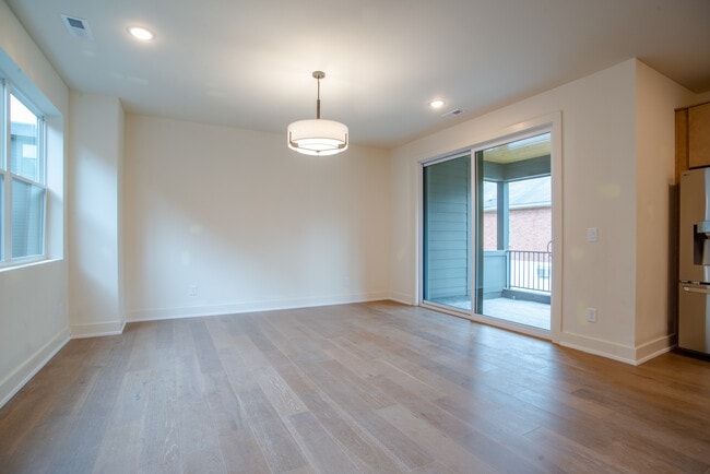 Building Photo - 979 Dozier Pl