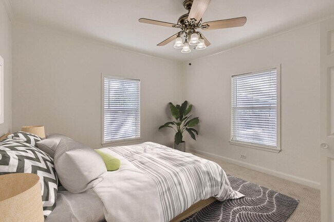 Building Photo - Updated & charming Lavaca home with large fenced yard