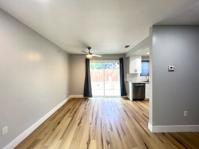 Building Photo - 1708 E Fairfield Ct