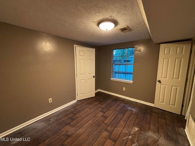 Building Photo - 5318 Venetian Way