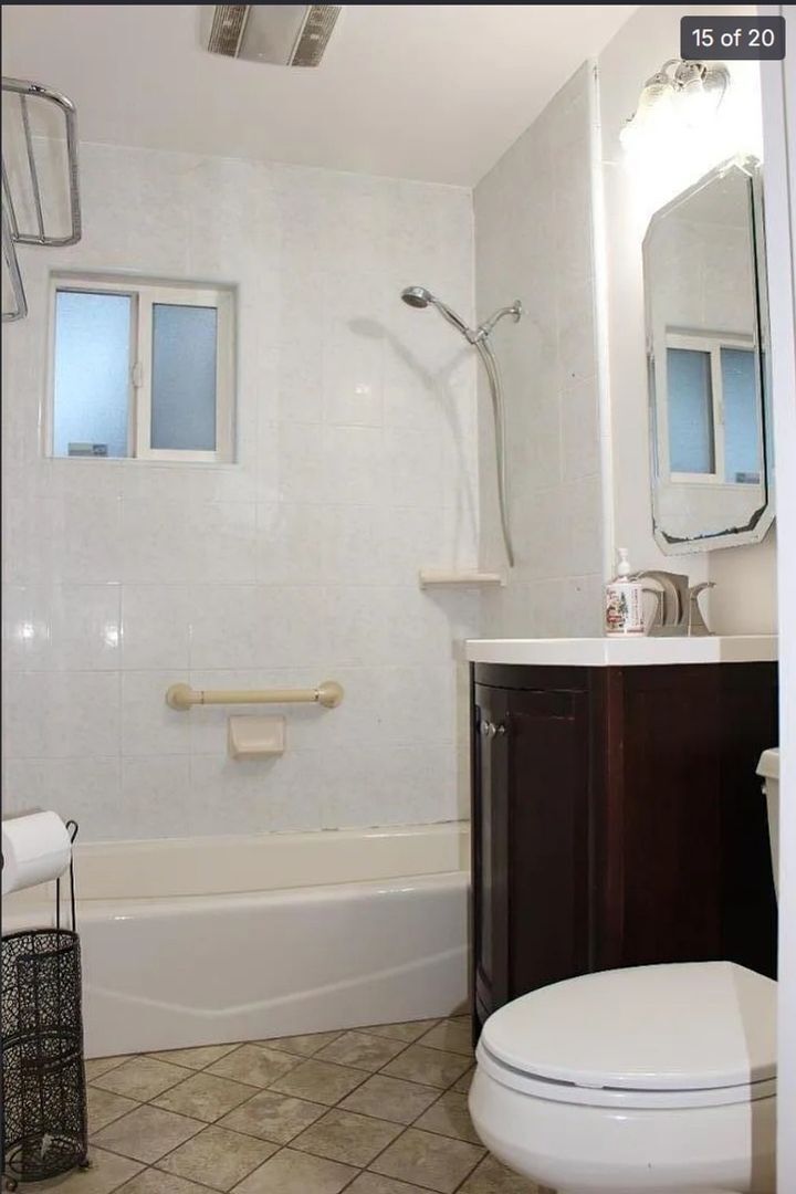 Building Photo - 118 Azucar Ave