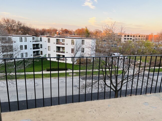 Building Photo - 205 W Miner St