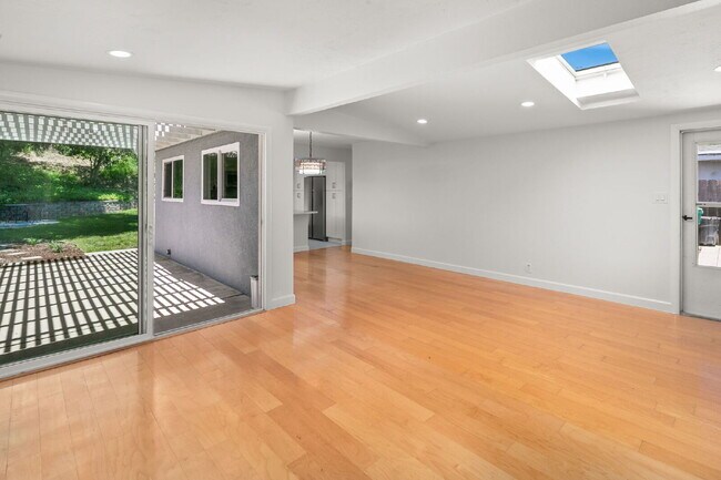 Building Photo - Welcome to your rare gem, dream home in Clairemont, San Diego!