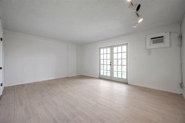 Building Photo - 745 Pinellas Bayway S