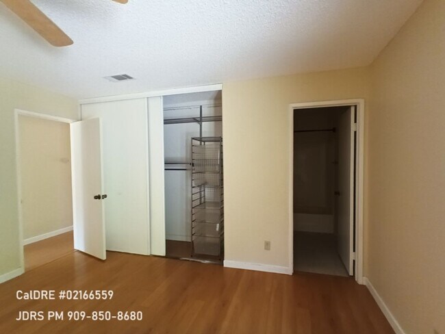 Building Photo - Walnut 3 Bedroom Home