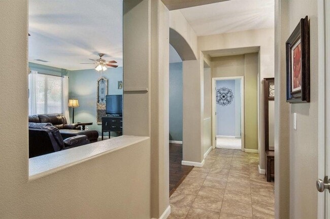 Building Photo - 2313 N Silvervale St