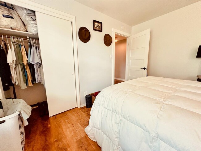 Building Photo - 4803 Everglade Dr