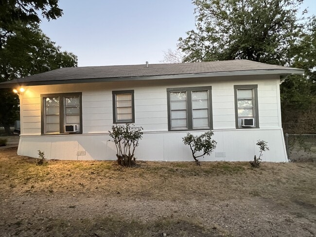 Building Photo - 3216 Homan Ave
