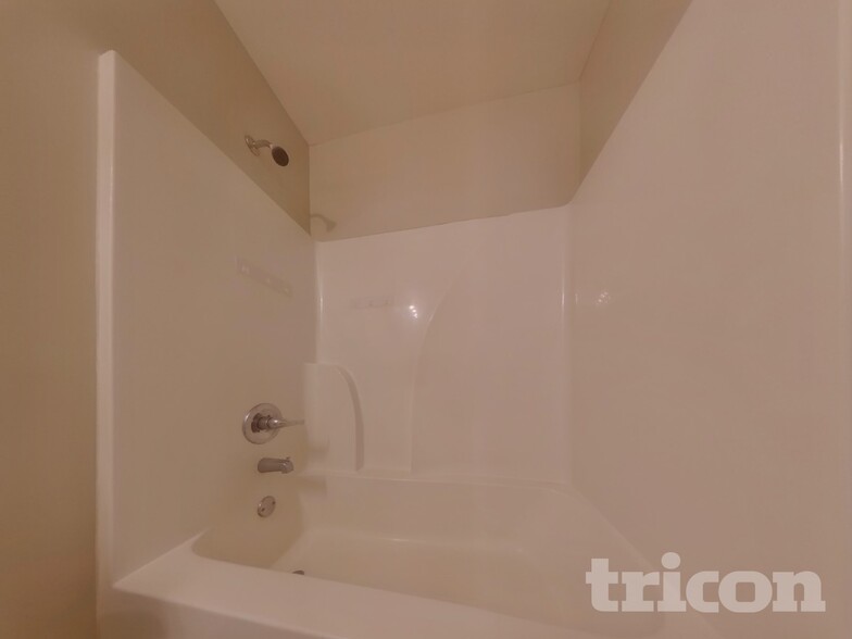 Building Photo - 29 Carriage Hls Dr SE