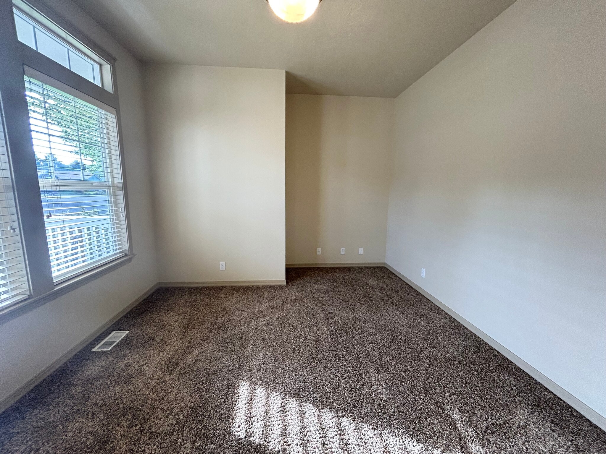 Building Photo - 10485 N Bridle Way