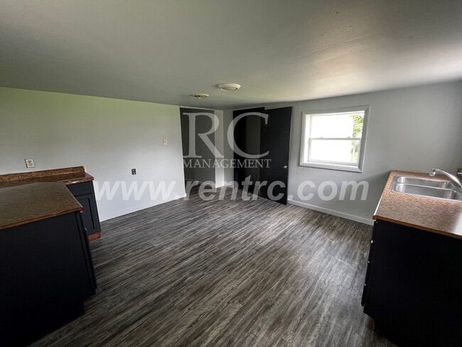 Building Photo - 410 Tenth-W