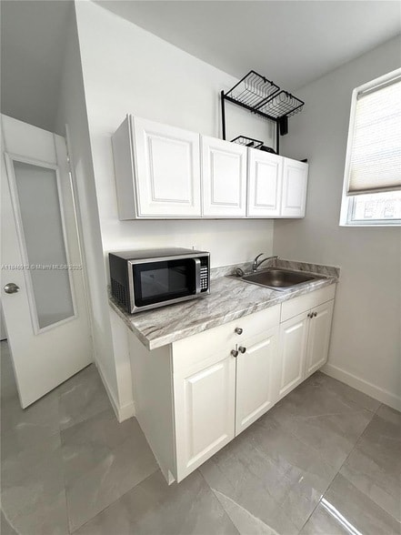 Building Photo - 624 Westward Dr