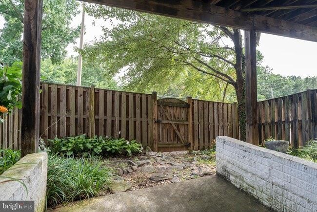 Building Photo - 3351 Beechcliff Dr