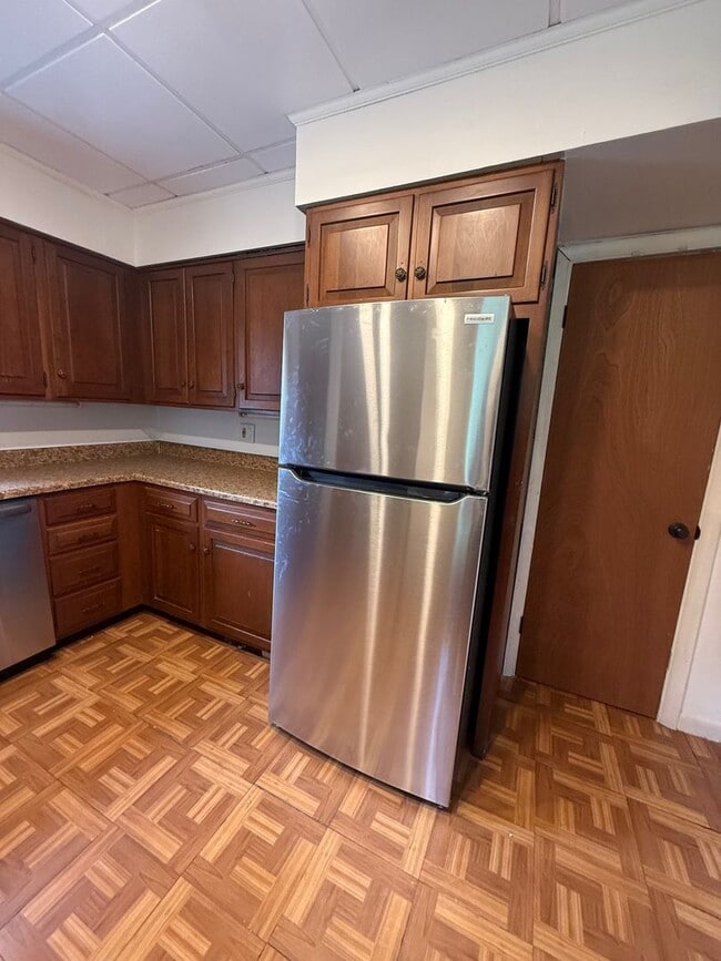 Building Photo - 409 Grand St