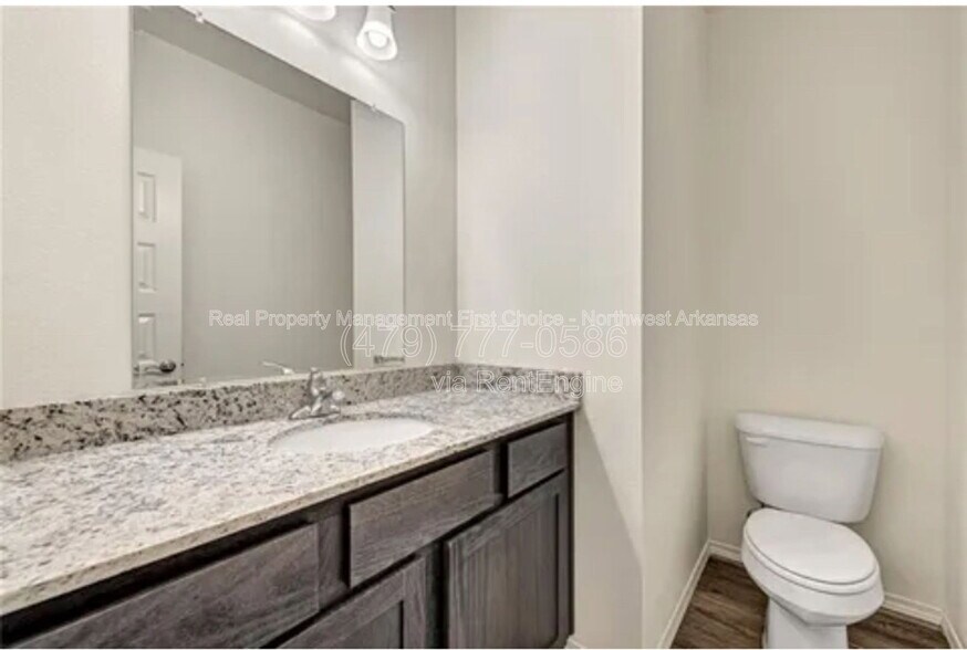 Building Photo - 820 S Benchmark Ln