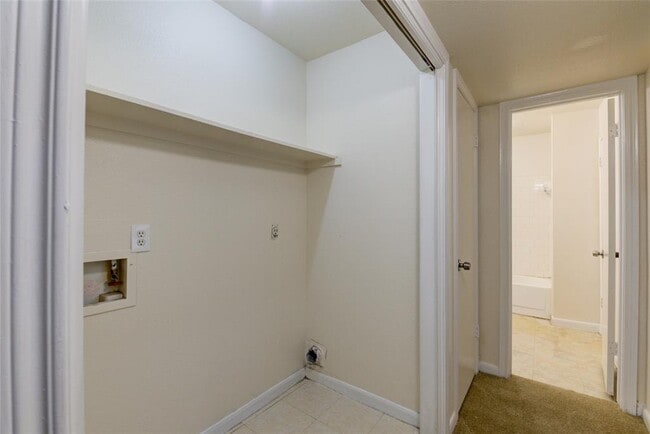 Building Photo - 3229 Hirschfield Rd