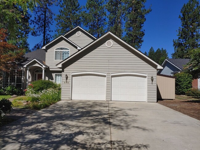 Building Photo - Executive Four Bedroom Home in Post Falls
